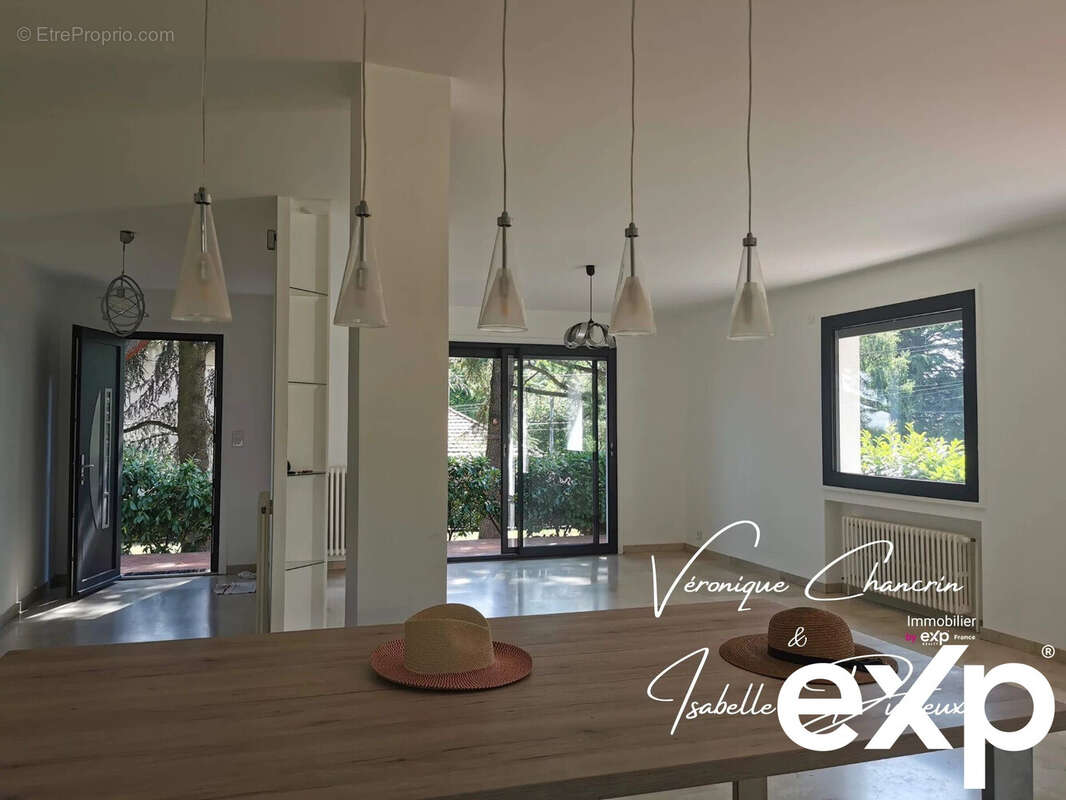 Maison à SAINT-GENIS-LAVAL