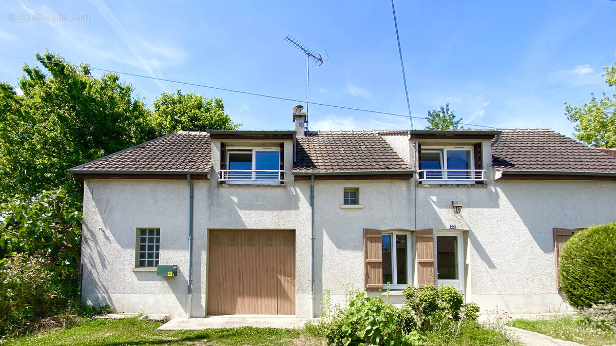 Maison à LOUAN-VILLEGRUIS-FONTAINE