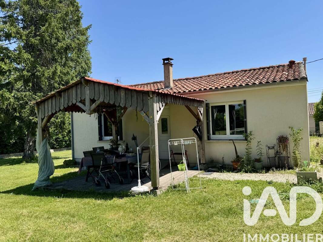 Photo 2 - Maison à YVIERS