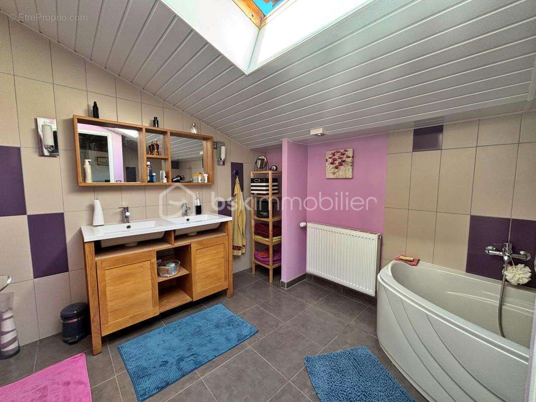 Découvrez le charme d'une maison spacieuse - photo 12