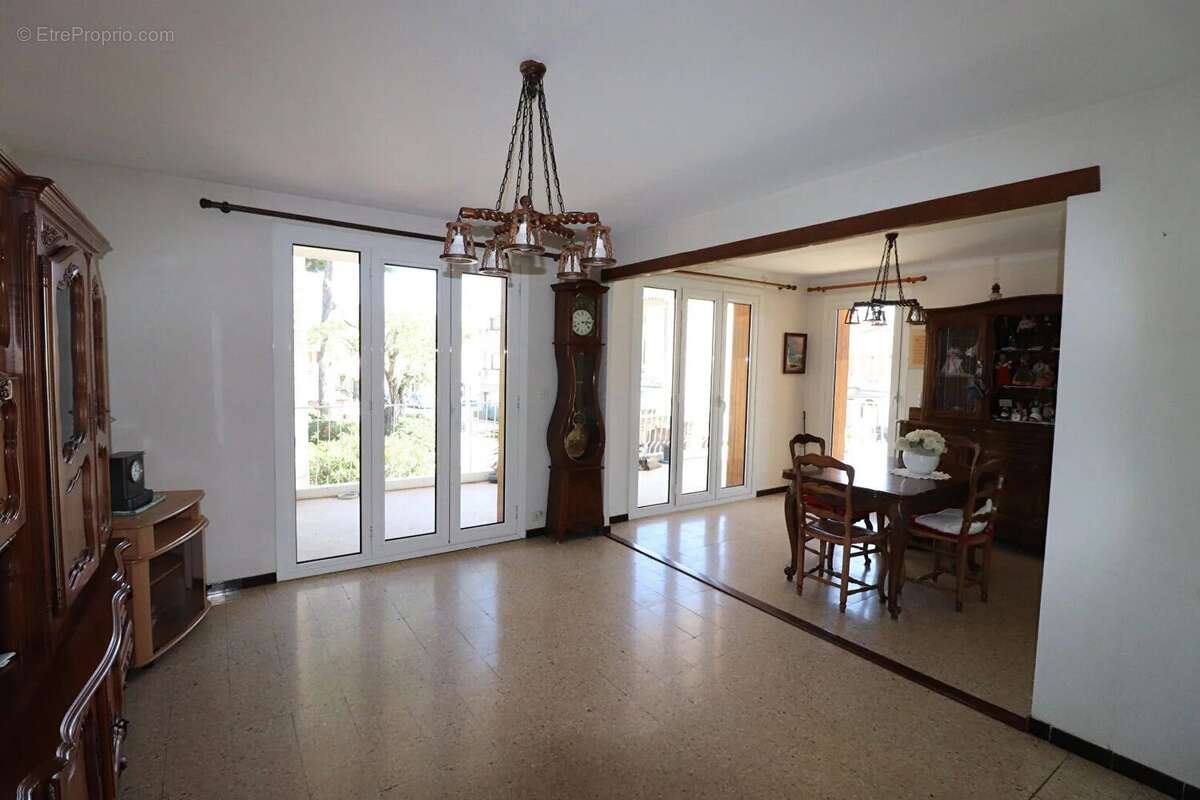 Appartement à SAINT-CYR-SUR-MER