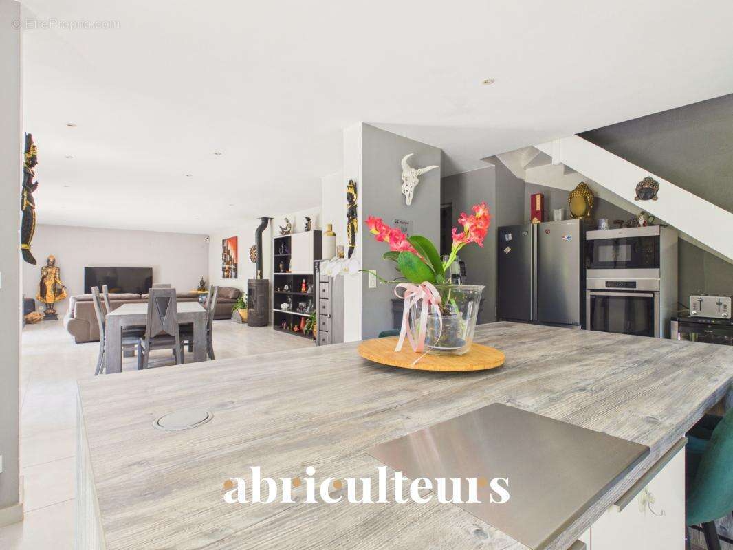 Mas provençal rénové de 249 m² avec dépendance – Grans - photo 12