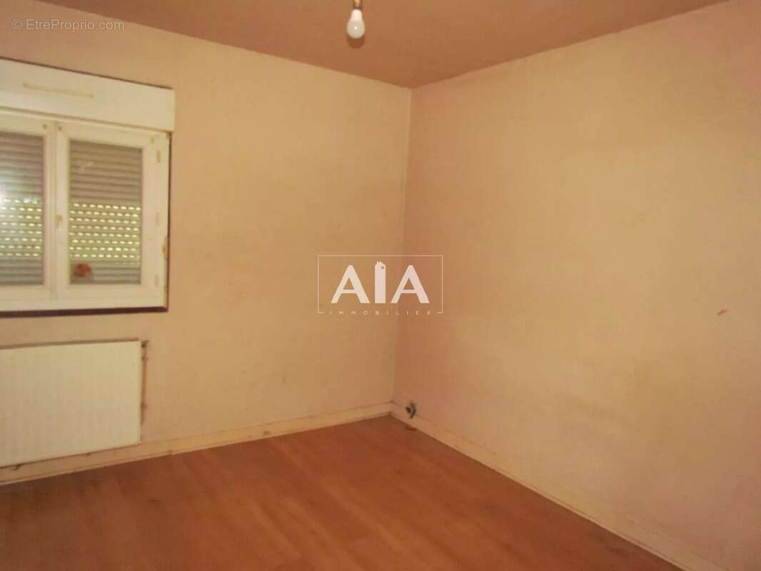 Maison à LES ADJOTS