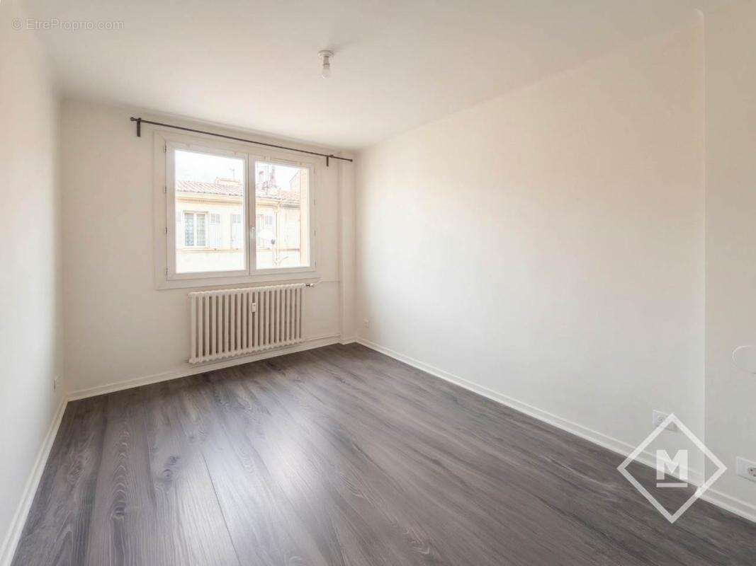 Appartement à MARSEILLE-4E