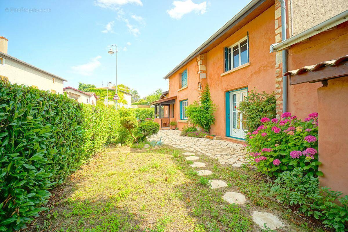 Maison à LA TOUR-DE-SALVAGNY