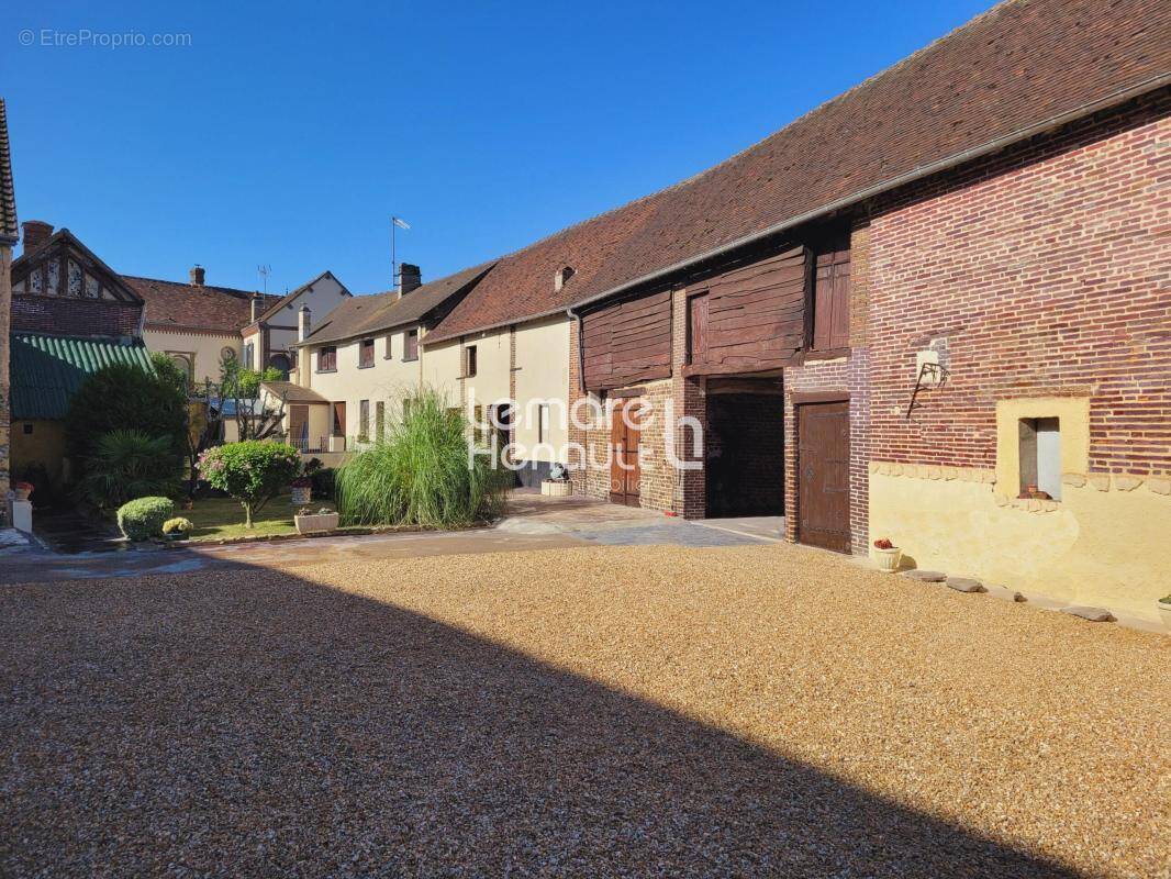 Maison à MEZIERES-EN-DROUAIS