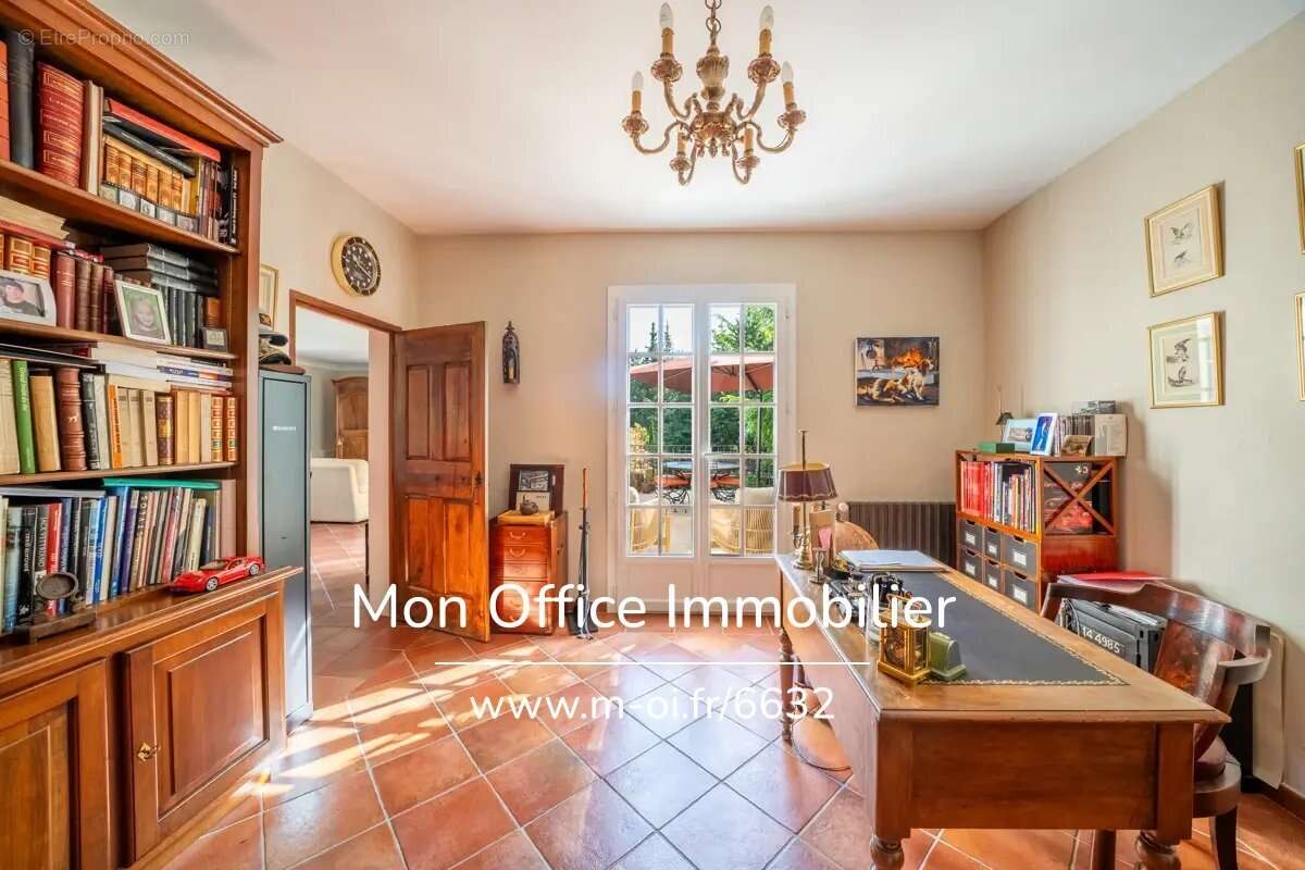 Référence : 6632-SBA - Villa 7 pièces - Quartier Saint Donat - Aix-en-Provence - photo 9