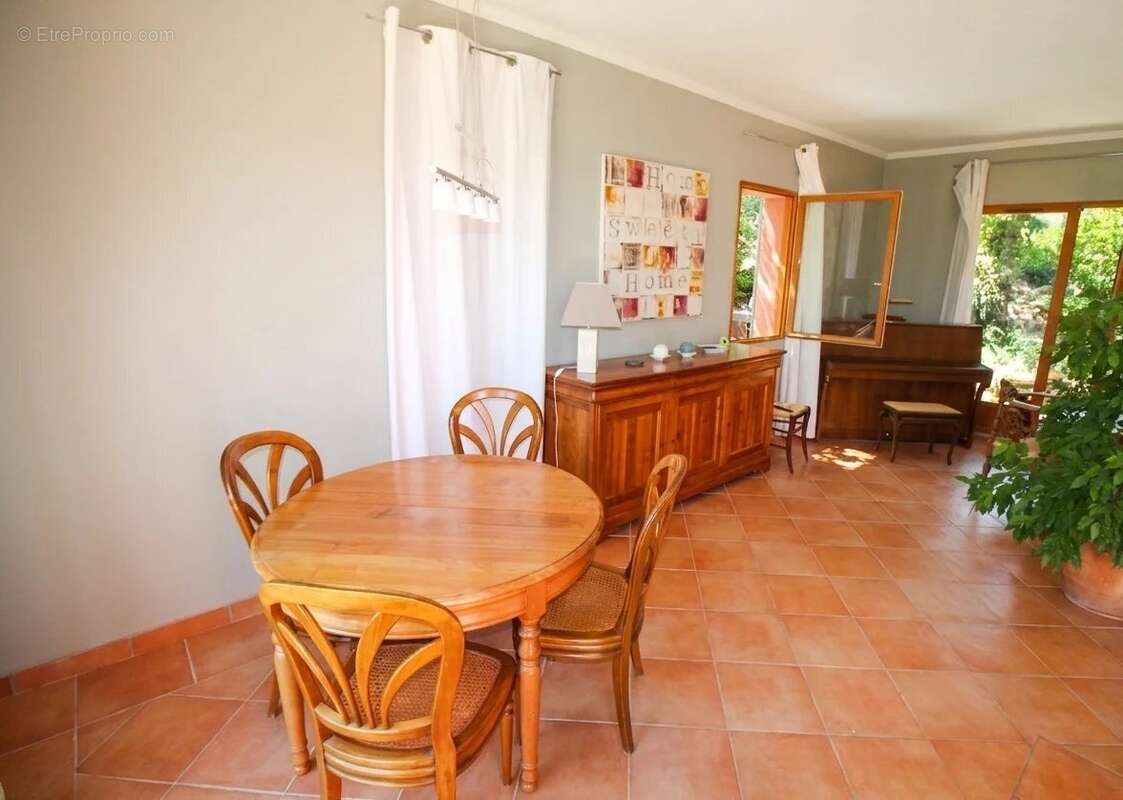 Maison à BESSE-SUR-ISSOLE