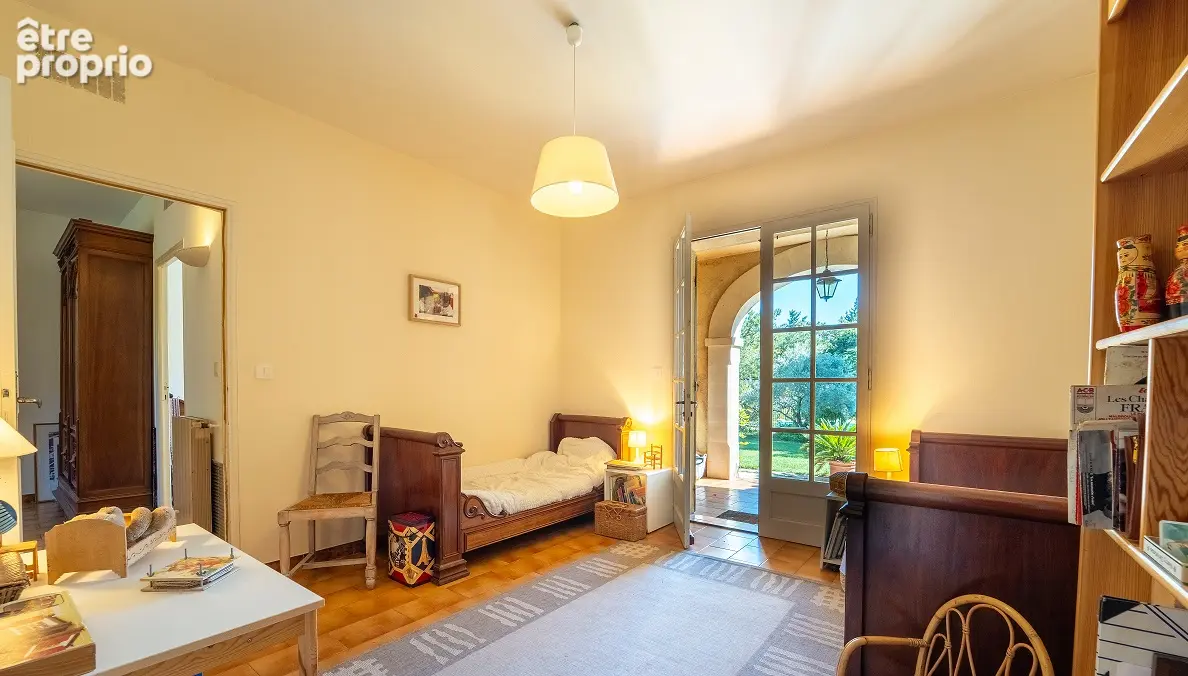 Jonquerettes  - Belle propriété familiale de 323 m² avec piscine sur 2 000 m² - photo 9