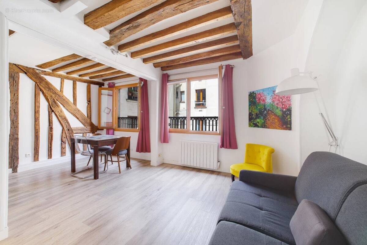 Appartement à PARIS-3E