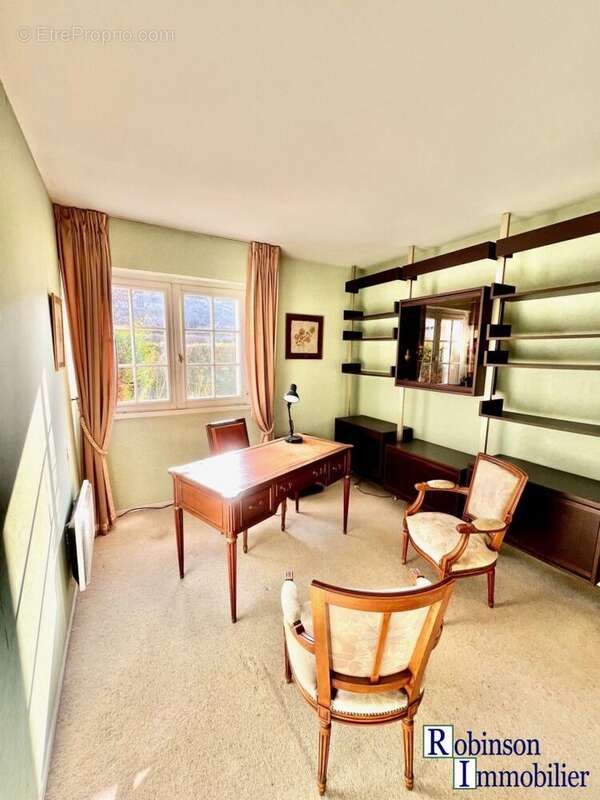 Appartement à LE PLESSIS-ROBINSON