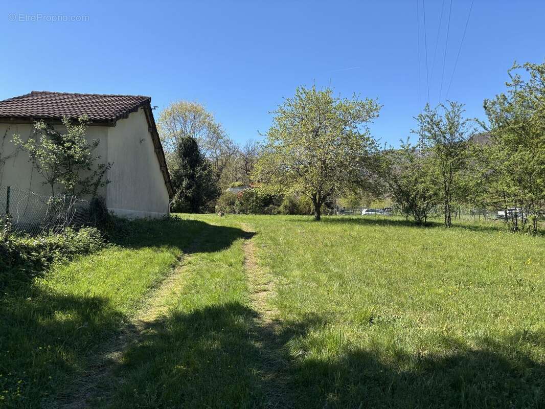 Terrain à MONTPEZAT-SOUS-BAUZON