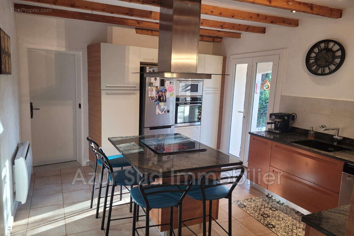 Maison à SAINT-CEZAIRE-SUR-SIAGNE