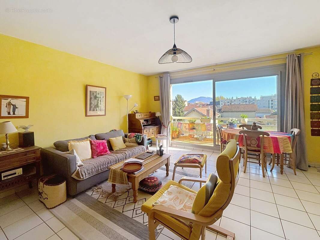 Appartement à FONTAINE