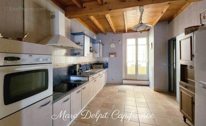 Maison de village 253 m² (169 m² habitables)+ garage + terrasse et mezzanine – Elne Centre historique – Idéal investisseur ou fa - photo 8