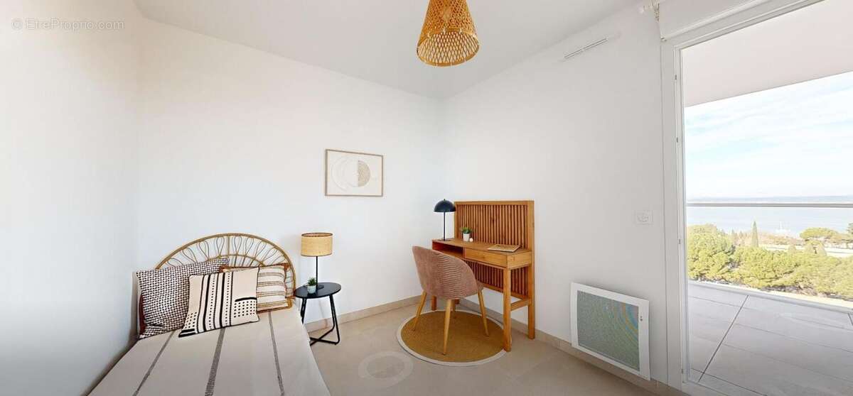 Sète - Face au Bassin de Thau : T4 traversant avec 62 m² de terrasse - photo 7