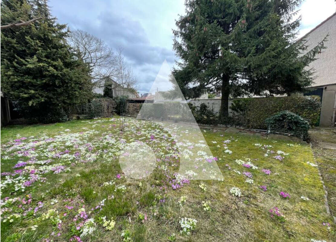 Terrain à OZOIR-LA-FERRIERE