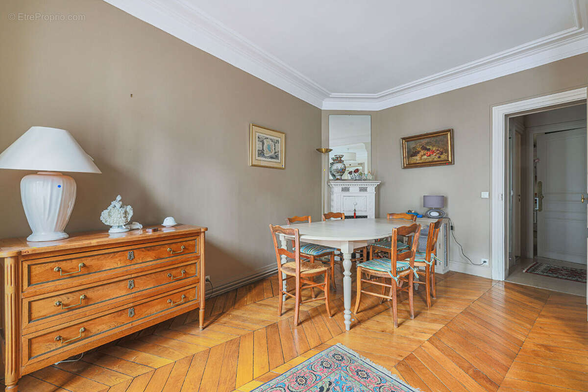 Appartement à PARIS-17E