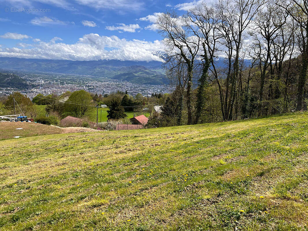 Terrain à SEYSSINET-PARISET