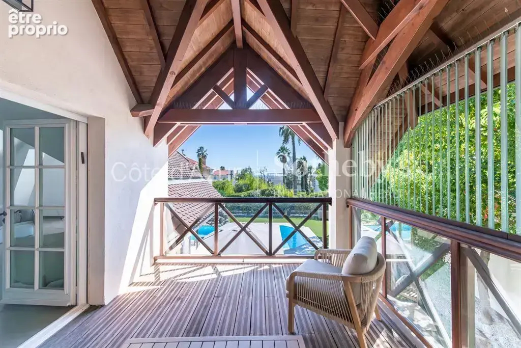Cannes La Californie, demeure néo normande de six chambres avec piscine - photo 14