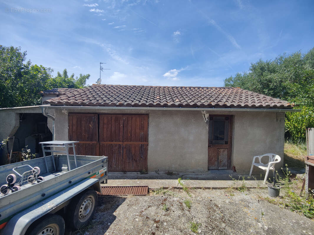 Belvèze-du-razès   villa de plain-pied 4 faces avec véranda, garage et jardin de 648 m2 - photo 20