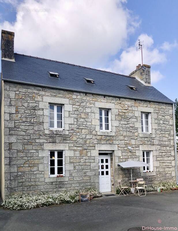 Maison à PLOUGRAS