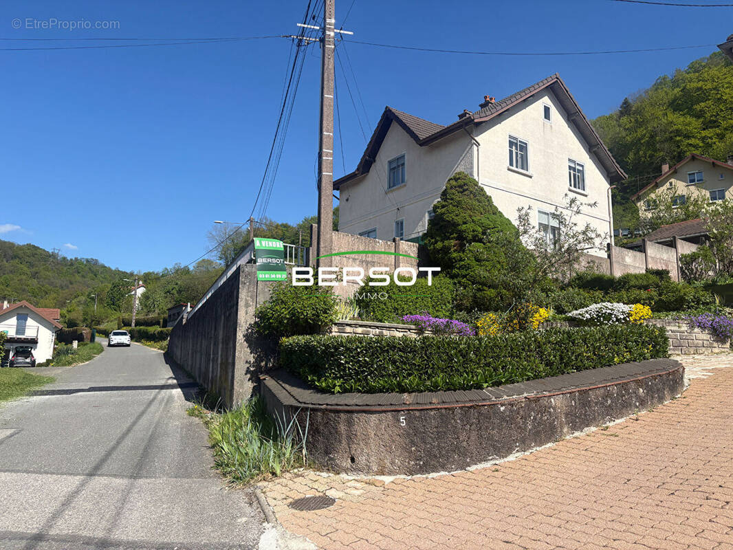 Maison à PONT-DE-ROIDE