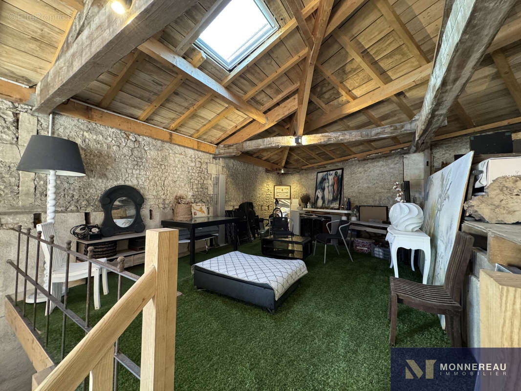 Maison à BARBEZIEUX-SAINT-HILAIRE