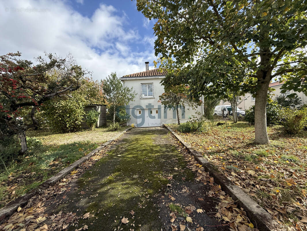 MONTAIGU - Maison sur sous-sol - Garage - Jardin - photo 9