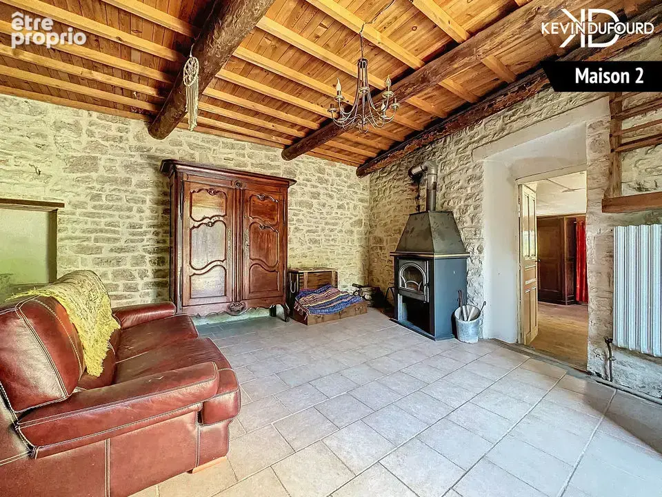 Corps de ferme avec cour intérieure et caves à ORGNAC L'AVEN - photo 11