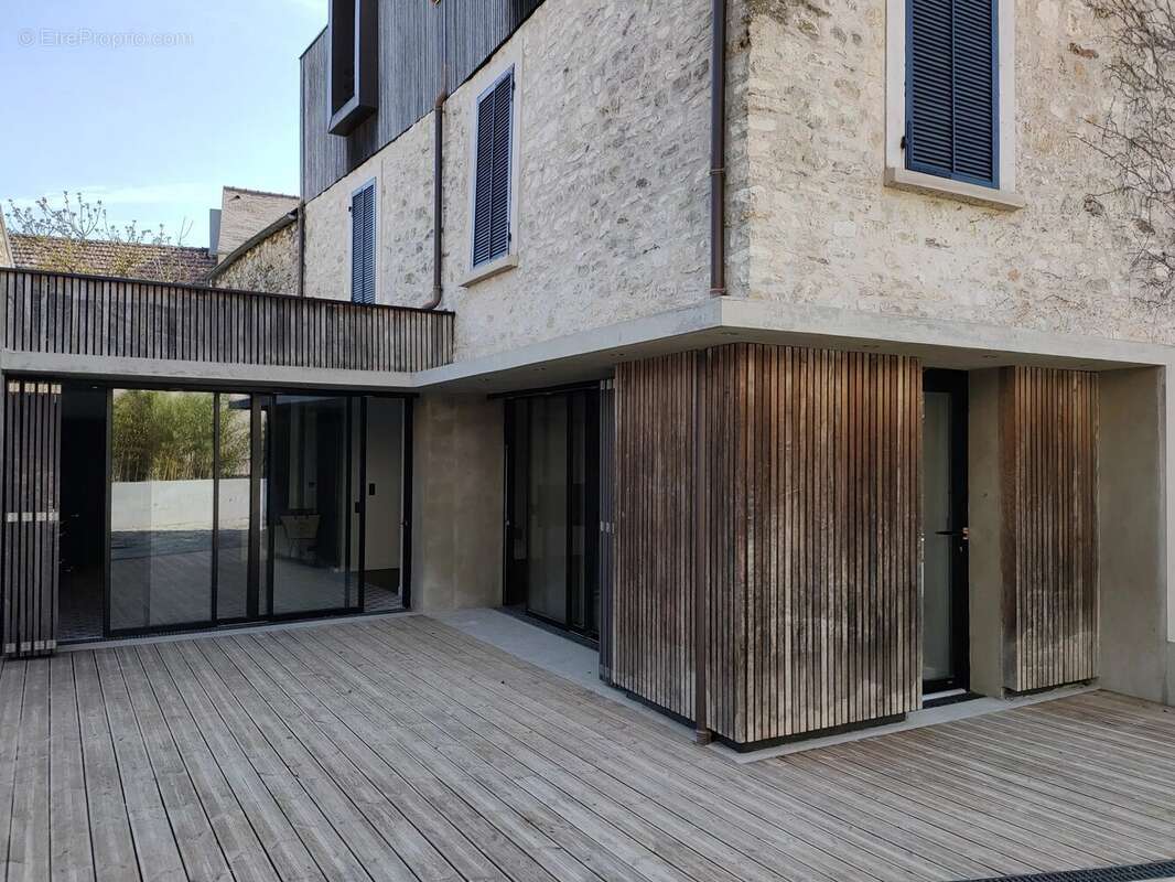 Maison à CRESPIERES