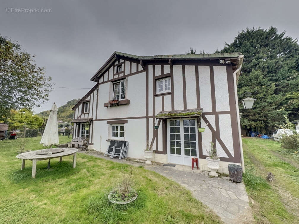 Maison à PORT-VILLEZ