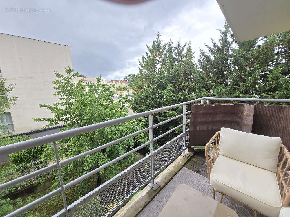 Appartement à PIERRE-BENITE