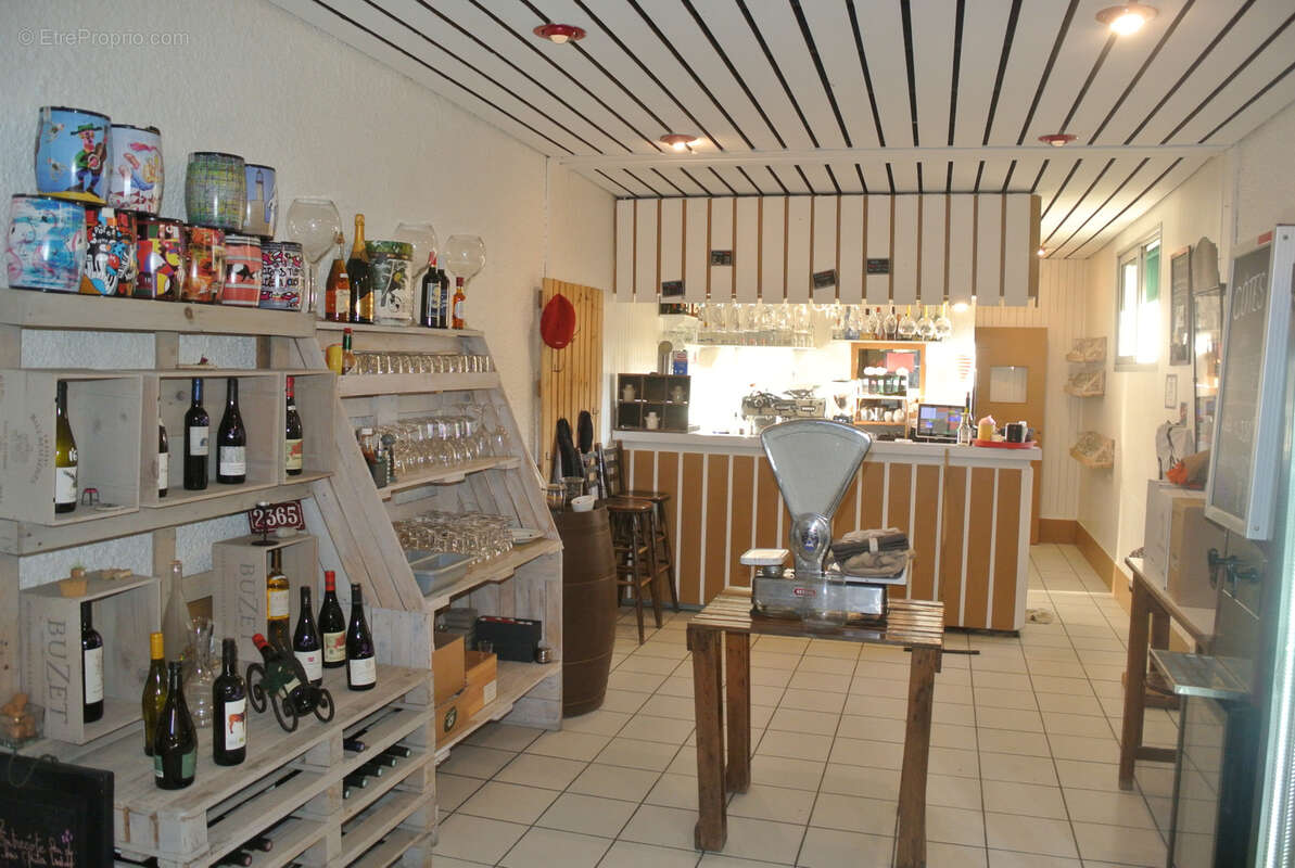 Commerce à VIRAZEIL