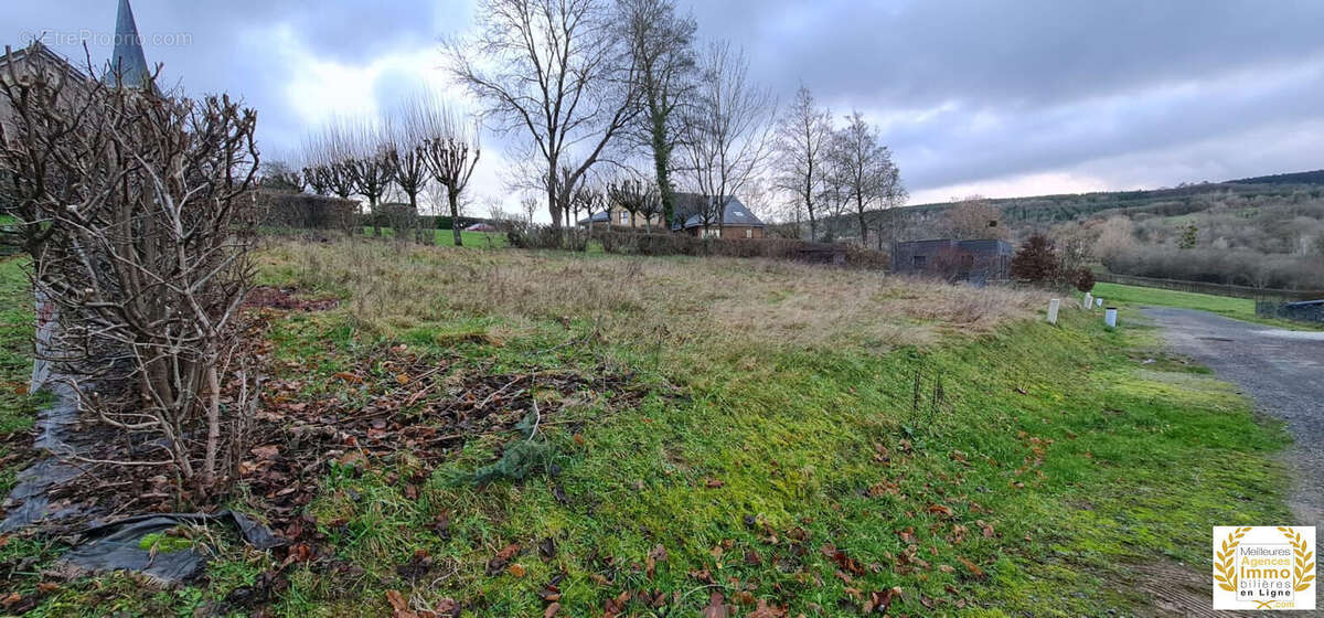 Terrain à SAINT-NICOLAS-DES-BOIS