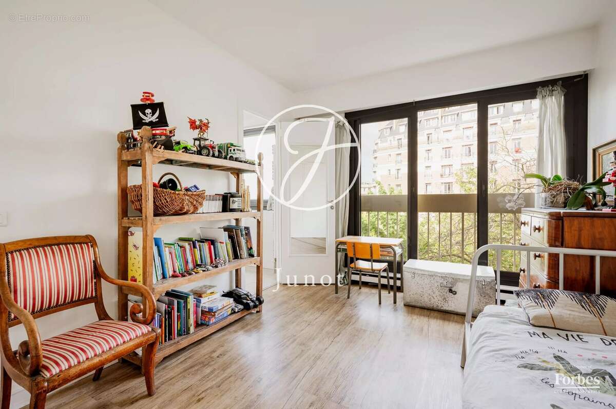 Paris 16e - AUTEUIL - Appartement - 5 pièces - 121,71m² Carrez - 3 chambres - balcon 6.25m² - photo 18