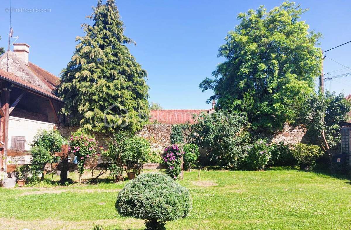 Maison à FRESNOY-LA-RIVIERE