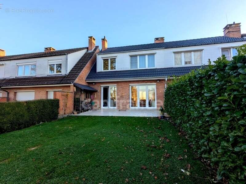 Maison à NEUVILLE-EN-FERRAIN