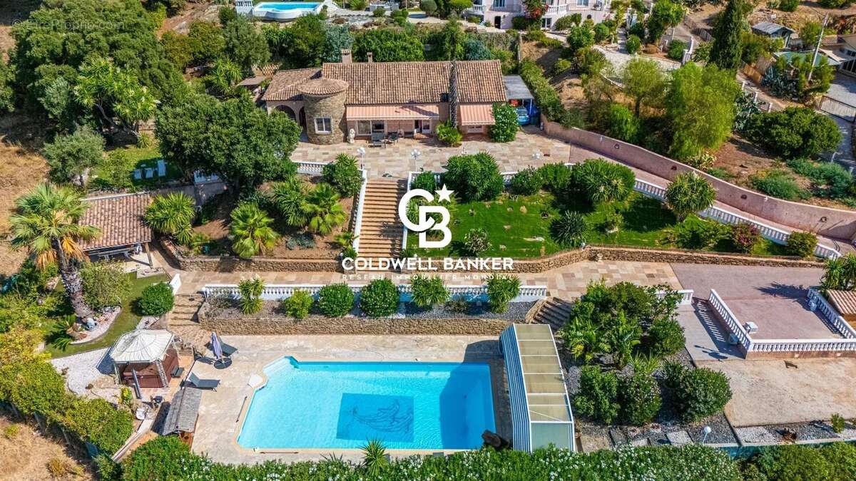Villa de plain-pied avec panorama exceptionnel sur la Méditerranée - photo 10