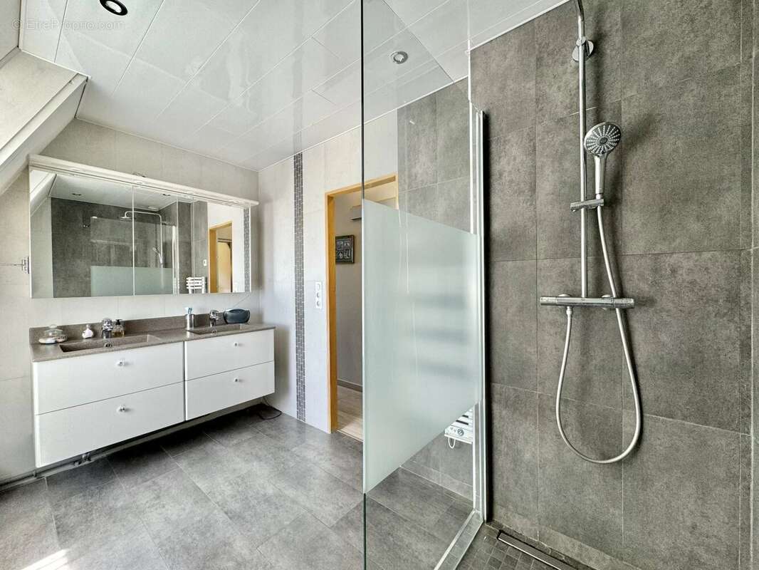 Maison 200 m² à Verrieres-Le-Buisson  - photo 9