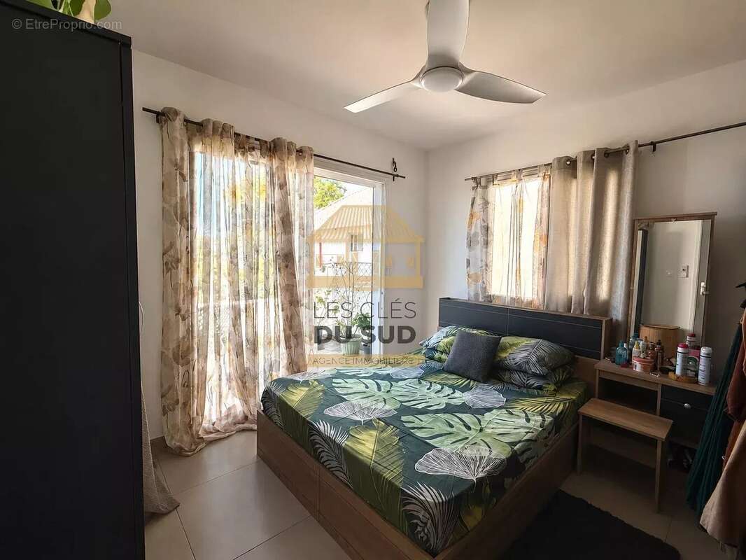 A vendre- maison de type t5 de 106 m² environ - saint philippe - 247 000 € - photo 4
