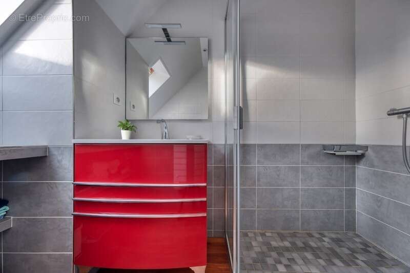 Maison à LA QUEUE-LES-YVELINES