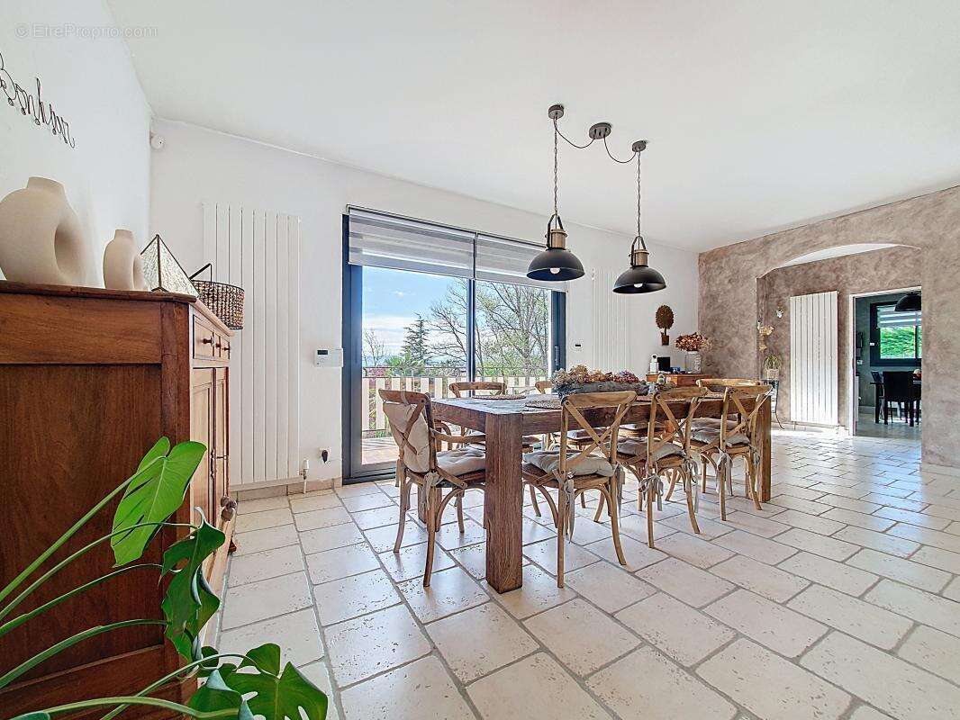 Maison à SIMANDRES