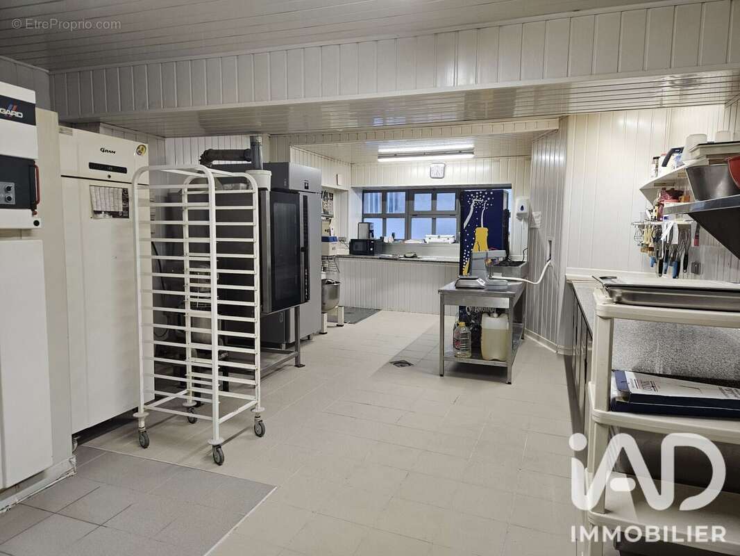 Commerce 157 m² à Riom  - photo 3