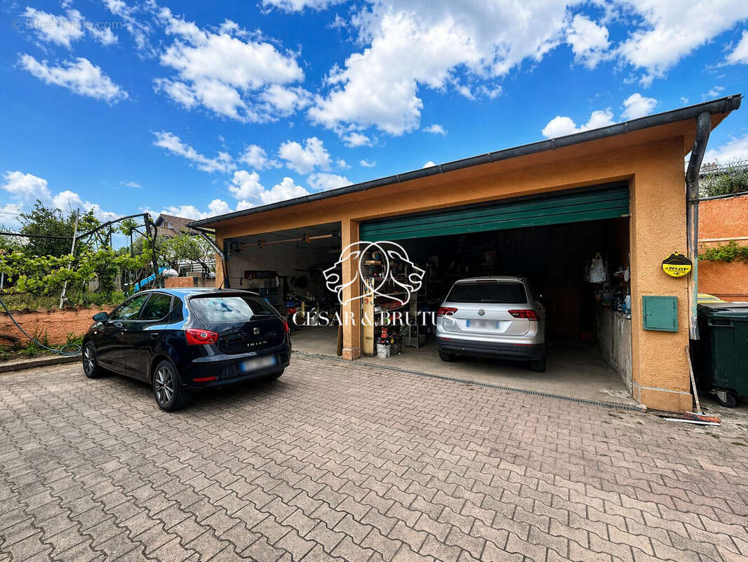 Appartement 415 m² à Roussillon  - photo 4