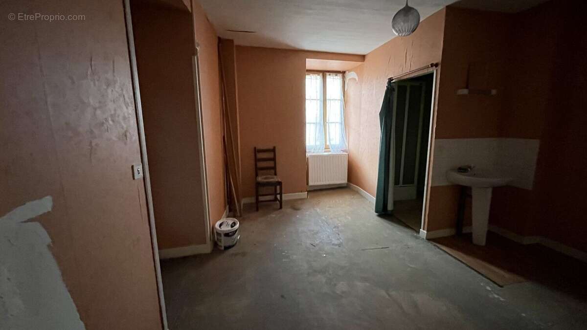 Maison à LIVERNON