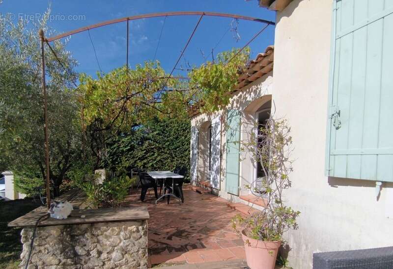 Maison à LA MOTTE-D&#039;AIGUES