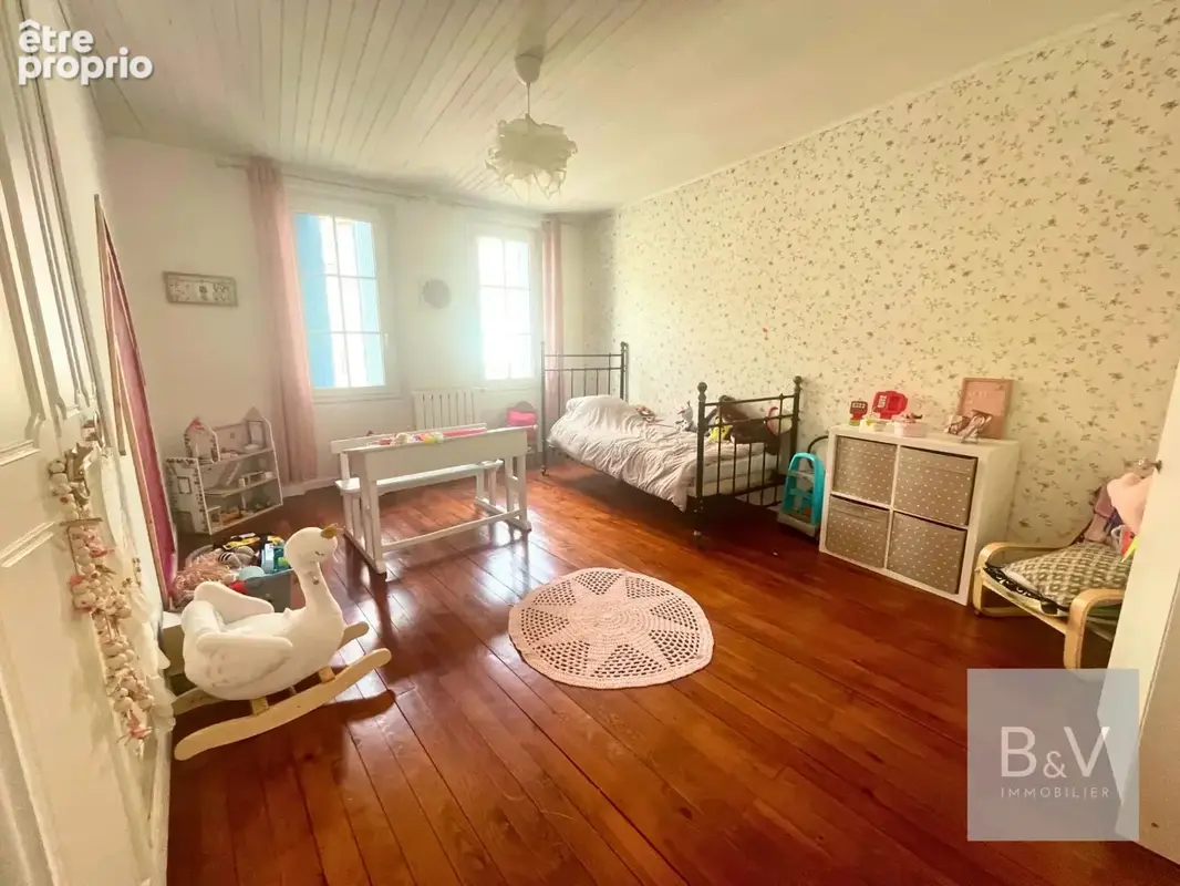 Maison de charme de 340 m² avec jardin - photo 9