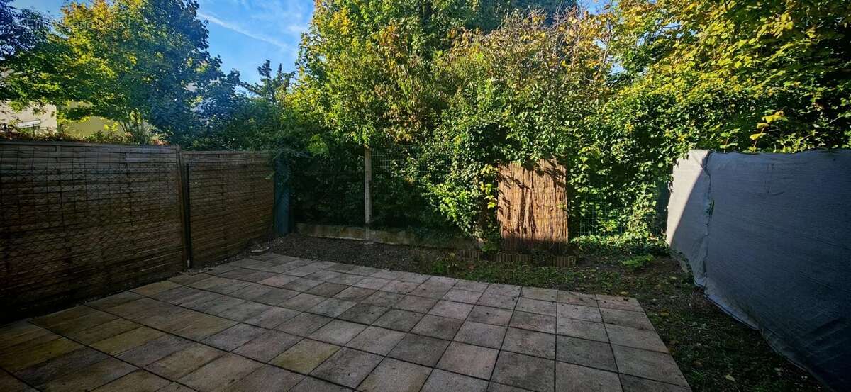 Appartement à PONT-SAINTE-MARIE