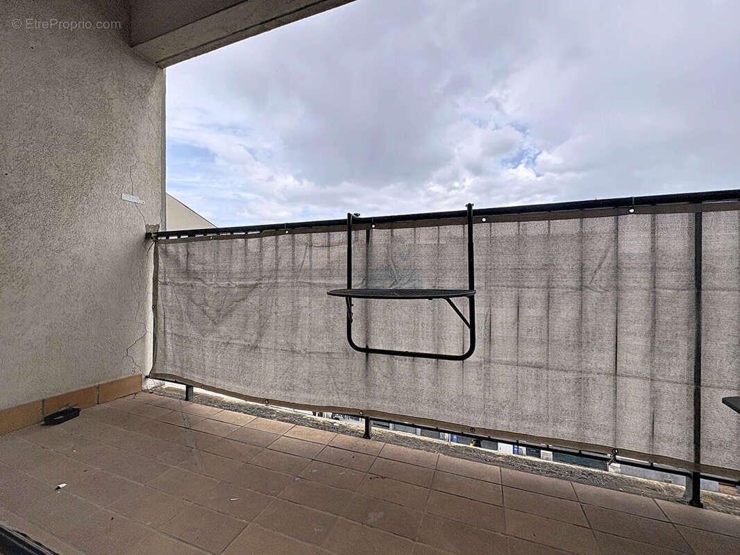 Appartement 4 pièce(s) 73 m2 avec deux balcons au pied du métro L.11 Carnot - photo 6
